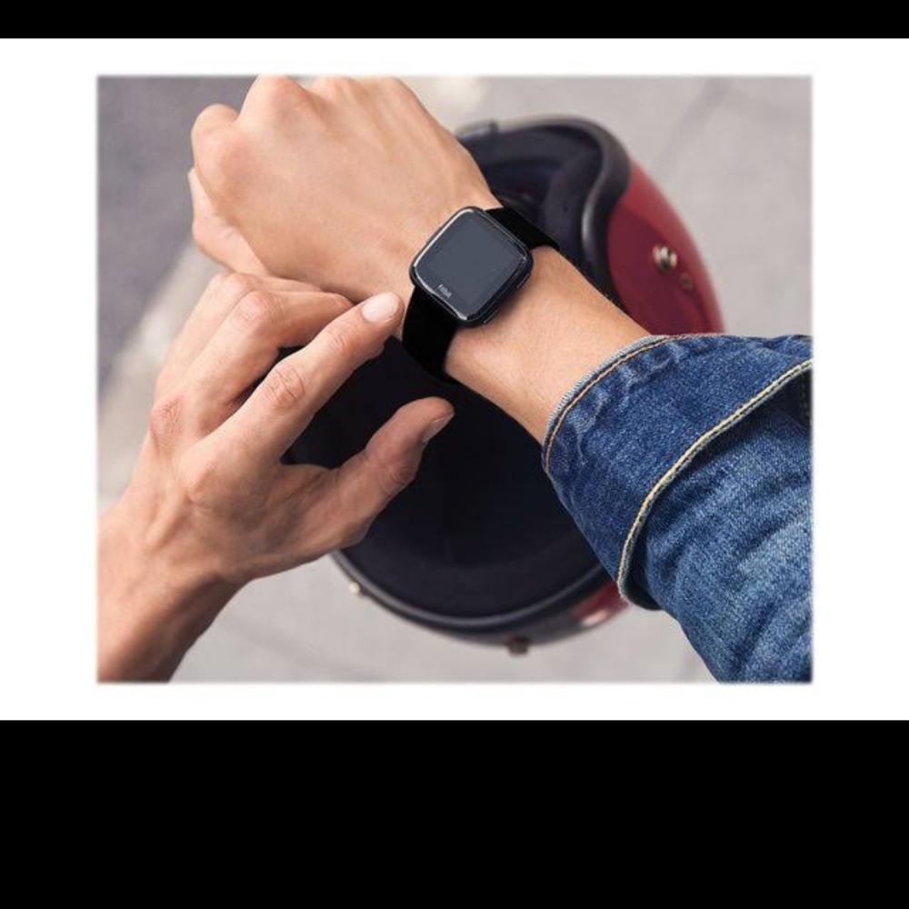 Fitbit Versa - Picture 1 of 5